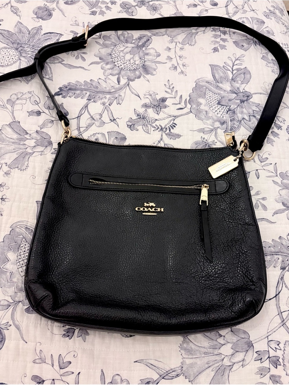 Coach leather bag black like new cross bag